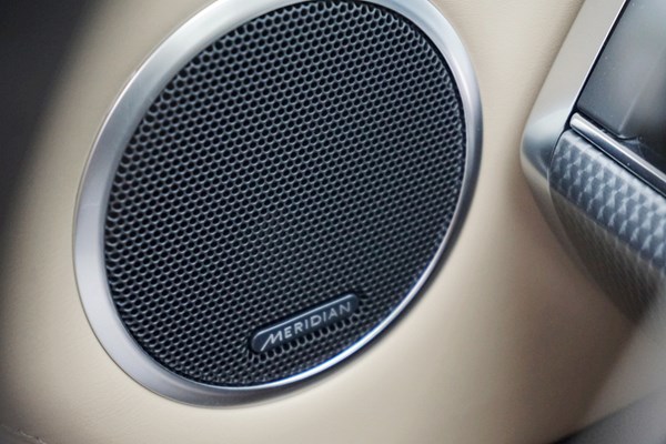 紳士也瘋狂 試駕路虎攬勝運動版