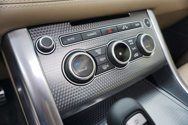 紳士也瘋狂 試駕路虎攬勝運動版