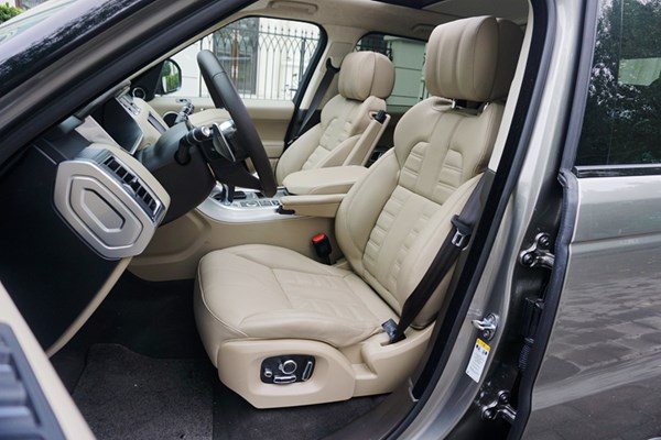 紳士也瘋狂 試駕路虎攬勝運動版