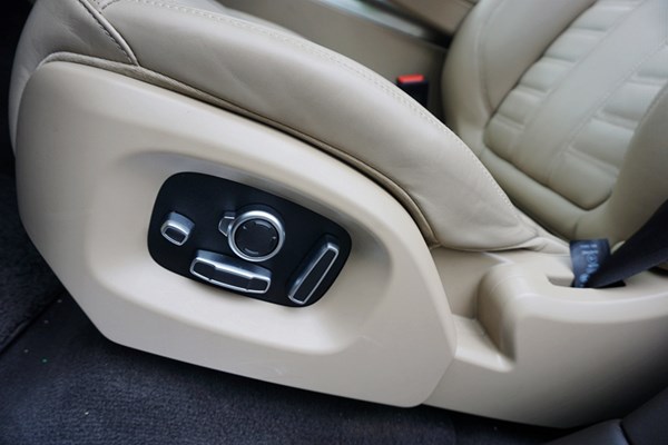 紳士也瘋狂 試駕路虎攬勝運動版