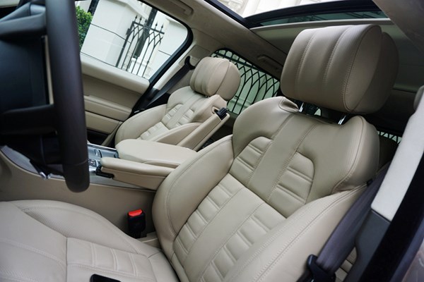 紳士也瘋狂 試駕路虎攬勝運動版