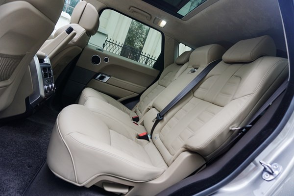 紳士也瘋狂 試駕路虎攬勝運動版