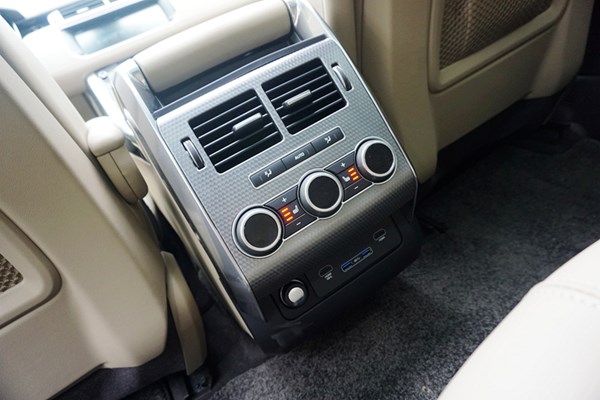 紳士也瘋狂 試駕路虎攬勝運動版