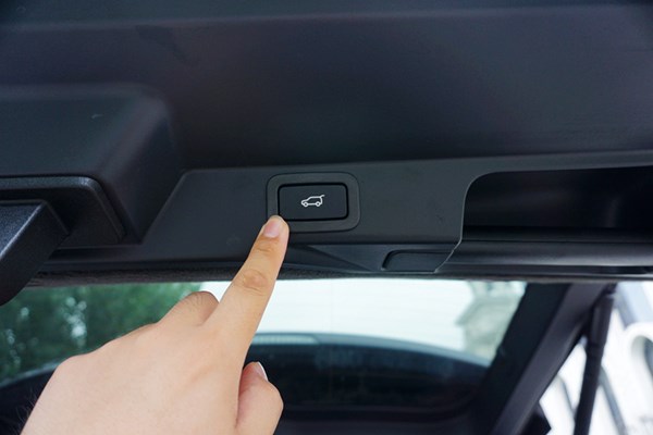 紳士也瘋狂 試駕路虎攬勝運動版