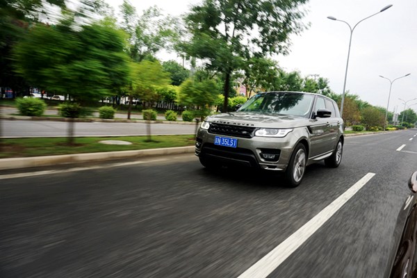 續(xù)寫運動傳奇 試駕路虎攬勝運動版 