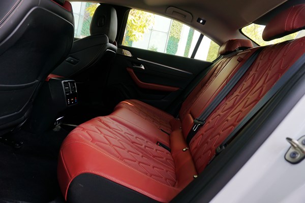 陸上太空艙 試駕東風(fēng)標(biāo)致508L激情版