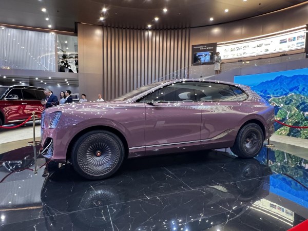 一輛來(lái)自未來(lái)的汽車(chē)！紅旗E-LS概念車(chē)正式首發(fā)亮相