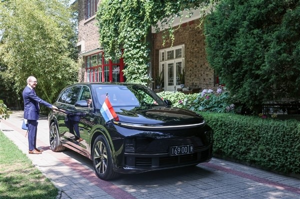 全球首輛！五菱宏光MINIEV成印尼駐華大使館官方用車