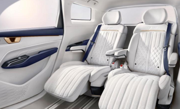 五菱凱捷混動鉑金版配置曝光 “4 X”大四座設計 12月上市