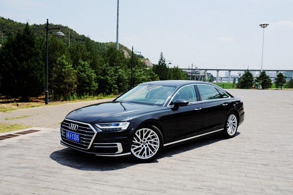 全副武裝的紳士 試駕2019款奧迪A8