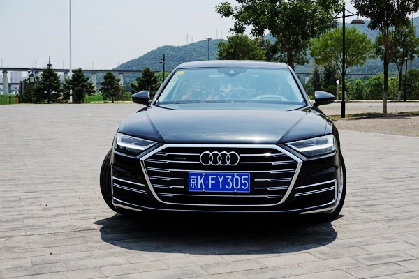 全副武裝的紳士 試駕2019款奧迪A8