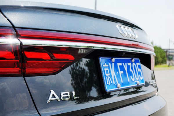 全副武裝的紳士 試駕2019款奧迪A8