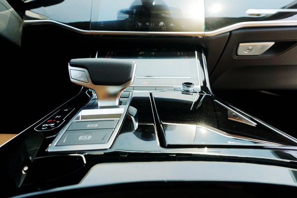 全副武裝的紳士 試駕2019款奧迪A8