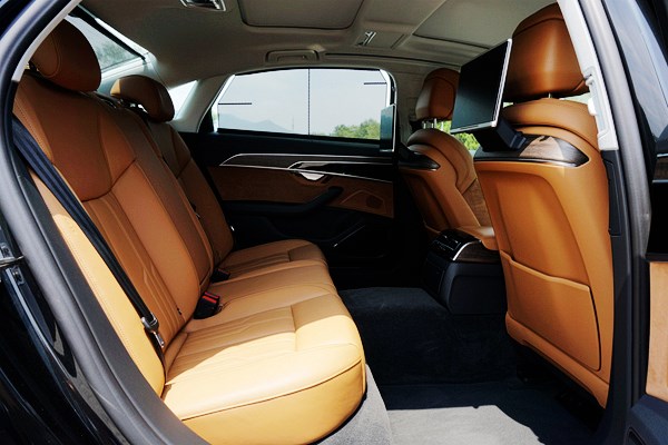 全副武裝的紳士 試駕2019款奧迪A8