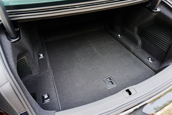 全副武裝的紳士 試駕2019款奧迪A8