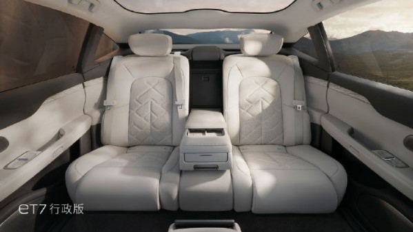 42.8萬元起！2024款蔚來ET7正式上市 標配二排滑躺座椅