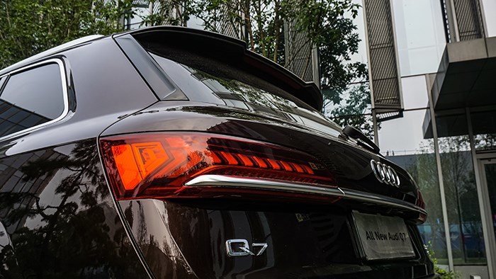 運(yùn)動(dòng)加科技 全新奧迪Q7評(píng)測(cè)