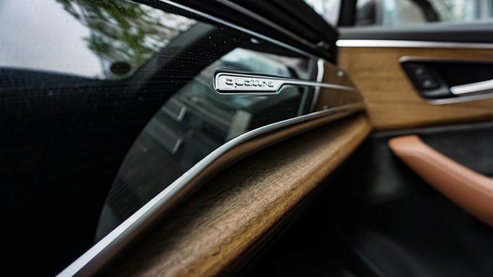 運(yùn)動(dòng)加科技 全新奧迪Q7評(píng)測(cè)