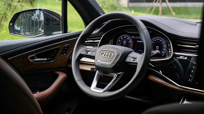 運(yùn)動(dòng)加科技 全新奧迪Q7評(píng)測(cè)