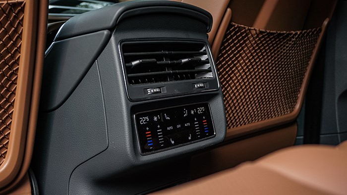 運(yùn)動(dòng)加科技 全新奧迪Q7評(píng)測(cè)