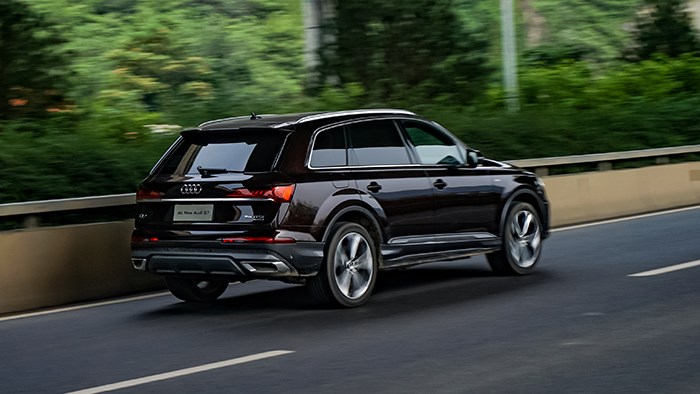運(yùn)動(dòng)加科技 全新奧迪Q7評(píng)測(cè)