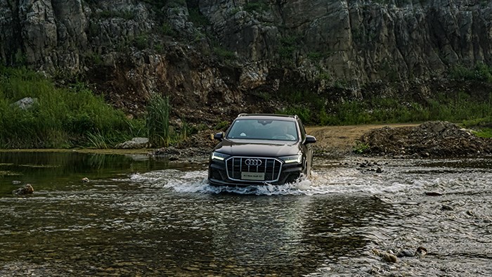 運(yùn)動(dòng)加科技 全新奧迪Q7評(píng)測(cè)