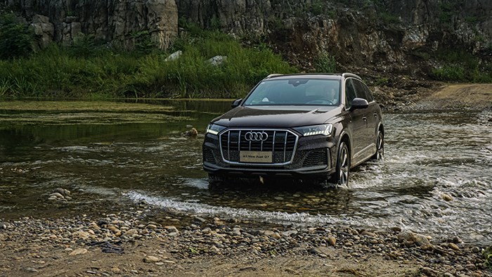 運(yùn)動(dòng)加科技 全新奧迪Q7評(píng)測(cè)