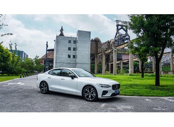 操控與安全兼顧 試駕沃爾沃S60 B5智雅運動版