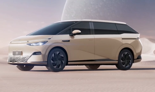 小鵬X9實車亮相！全球首款后輪轉向MPV 將參加廣州車展